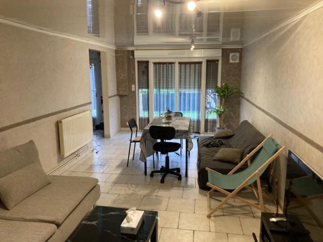 Chambre d'hôtes dans une maison 9 Rue des Heliotropes, 95100 Argenteuil