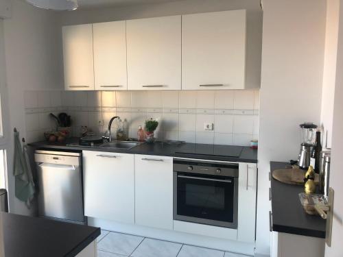 Chambre dans appartement avec vue sur le port