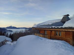 Chambre dans chalet près des pistes et aux départs de randonnées