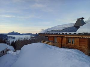 Séjour chez l'habitant Chambre dans chalet près des pistes et aux départs de randonnées 148 Chemin des Framboisiers 74300 Les Carroz d\'Arâches Rhône-Alpes