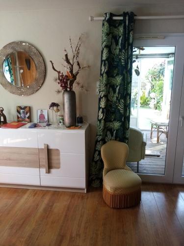 Chambre dans jolie maison avec jardin au calme
