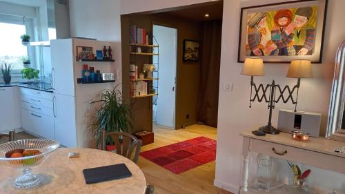 Chambre dans un appartement élégant- Parking gratuit - proximité tram-