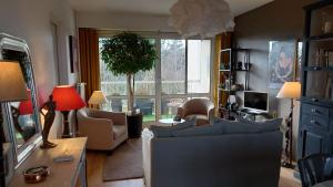 Chambre dans un appartement élégant- Parking gratuit - proximité tram-