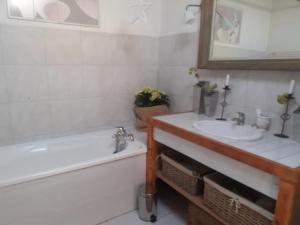 Chambre dans une grande Maison entre Canal du Midi et Centre Ville toute l'année et Maison entière en juillet et août maxi 5 personnes