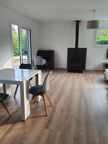 Chambre dans villa chez l'habitant, parking gratuit, sanitaires partagés