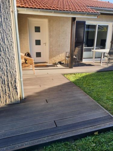 Chambre dans villa chez l'habitant, parking gratuit, sanitaires partagés