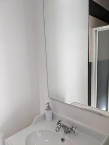 Séjour chez l'habitant Chambre double indépendante NATURALE au sein du domaine PASSELOUP 122 Chemin du Merloup 69400 Liergues Rhône-Alpes