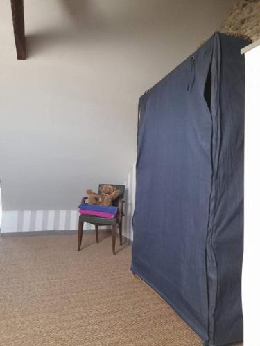 CHAMBRE DOUILLETTE DANS LONGERE AU VERT