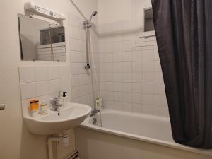 chambre et salon privé dans un superbe appartement 70 m carrés