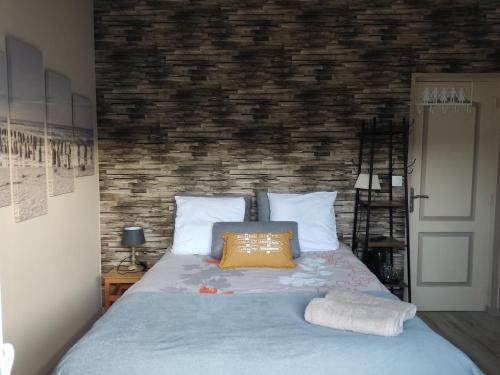 chambre indépendante avec piscine