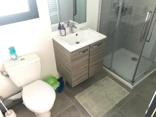 Chambre indépendante avec salle d’eau proche de la clinique au calme