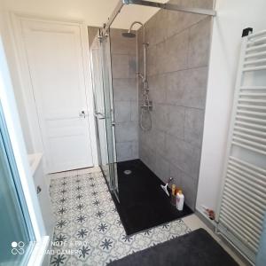 Chambre meublée