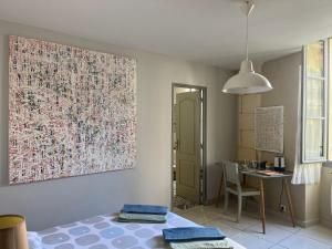 Chambre paisible dans une ancienne bâtisse rénovée