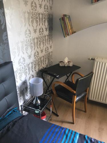 chambre privative avec douche dans appartement