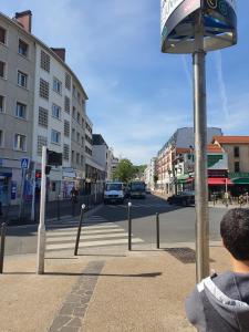 Chambre privée avec clé, WIFI dans appartement (SDB, WC, Cuisine, partagés)