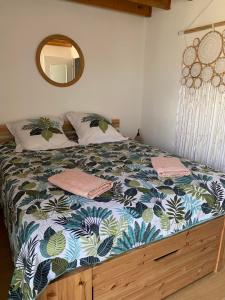 Chambre privée avec entrée indépendante dans héliovillage