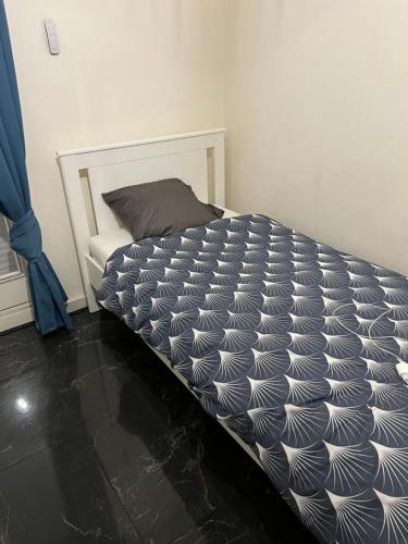 Chambre privée avec un balcon 15 m2