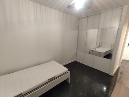 Chambre privée avec un balcon 15 m2