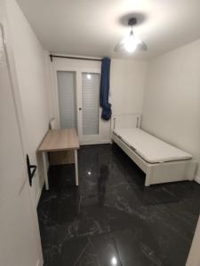 Chambre privée avec un balcon 15 m2
