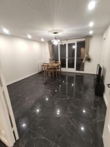 Chambre privée avec un balcon 15 m2