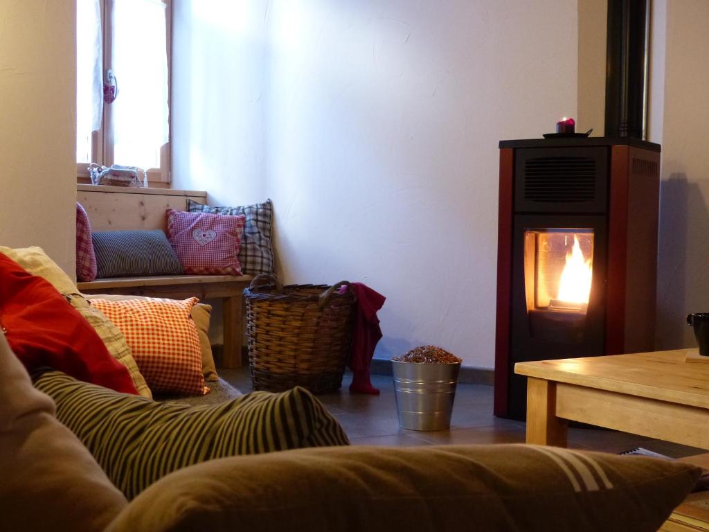 chambre privée chez l'habitant et partage des partie communes 79500 Chail