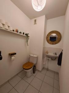 Chambre privée cosy avec un style naturel et doux.