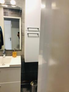 Chambre privée dans bel appartement avec parking gratuit