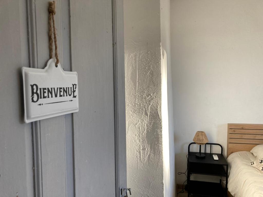 Séjour chez l'habitant chambre privée dans maison drômoise - viarhona - autoroute - jacuzzi à réserver en supplément 164 Route de Viviers 26780 Châteauneuf-du-Rhône