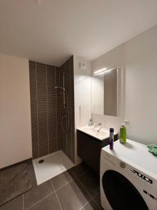 Chambre privée dans un appartement à 37 min de champs élysées
