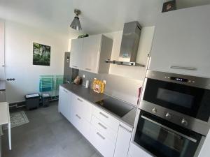 Chambre privée face à la gare