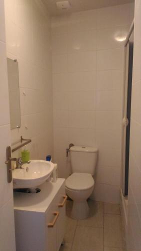 Chambre Privee Salle de Bain Privee centre ville Claye