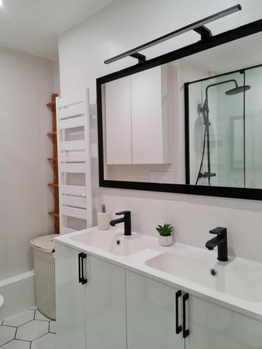 Chambre, SDB et salon privés dans appartement 105m2- La Défense