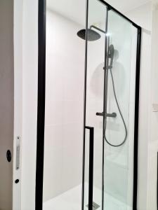 Chambre, SDB et salon privés dans appartement 105m2- La Défense