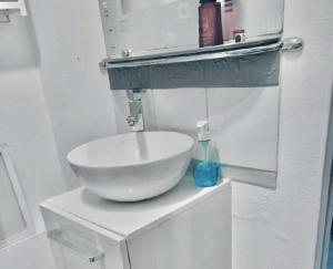 Chambre spacieuse avec terrasse & douche privative - LAVALOC