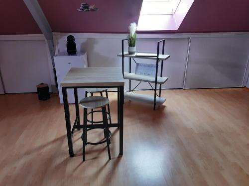 Chambre spacieuse dans maison au calme