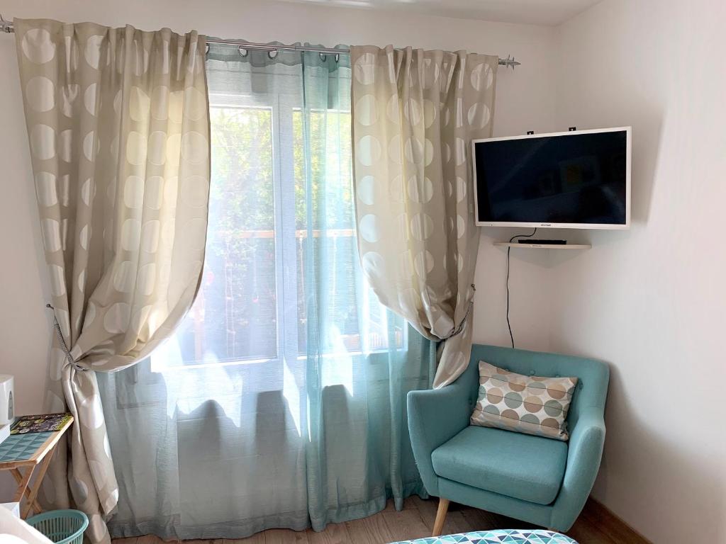 Séjour chez l'habitant Chambre Suite Cosy - Paris Sud et Proche Orly - Service Parking 7 ALLEE DES PRIMEVERES 91210 Draveil