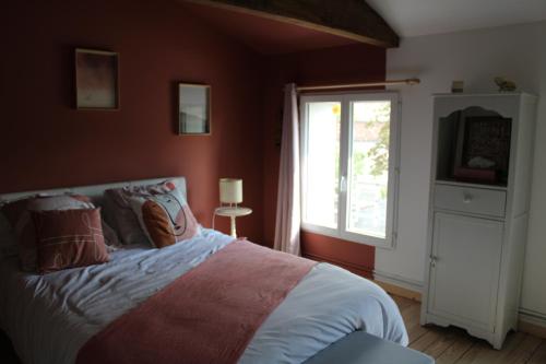 Chambre terracotta à la campagne