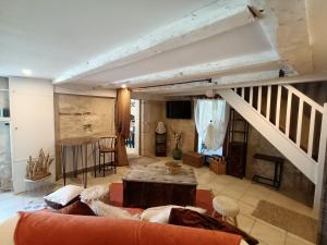 Séjour chez l'habitant Chambres d'Hôtes et JACUZZI Privé - Le Logis de Pearl 24 Rue Bouteville 17220 Salles-sur-Mer -1