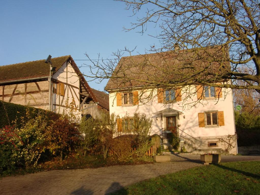 Séjour chez l'habitant Chambres meublées chez Loulou et Caramel 4 rue de l'eglise 68510 Magstatt-le-Bas