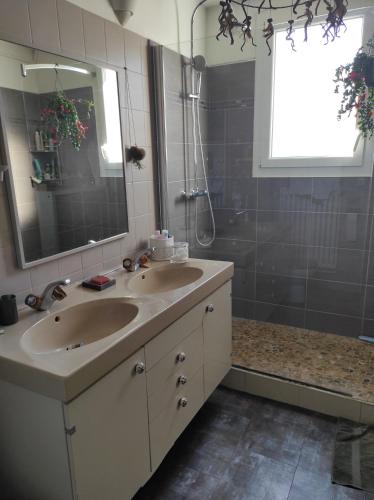 Charmante chambre chez l'habitant - 2 pers - Jacuzzi - Parking fermé