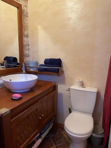 Séjour chez l'habitant Charmante chambre dans belle Maison typique du Village 21 Rue du Temple 07150 Lagorce Rhône-Alpes