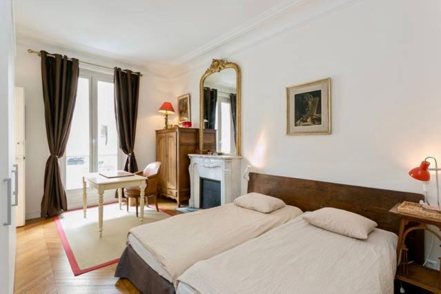 Charming bedroom 2 Rue Mignet, 75016 Paris