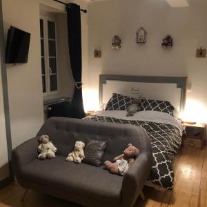 Chez Celine et Philippe Chambre atelier dans propriété de charme avec piscine
