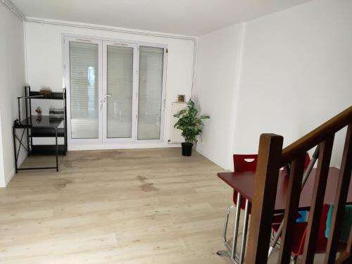 cosy chambre plein d'amour au 1er étage dans pavillon à 1h15 de paris