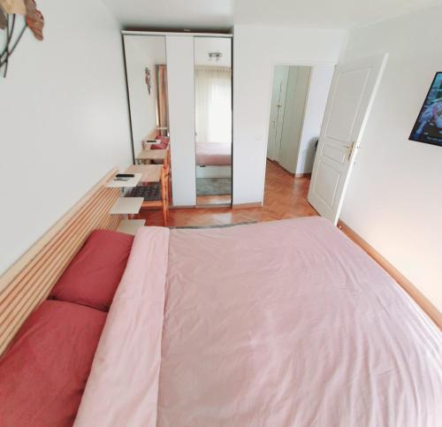 Cozy room in Paris LaDefense