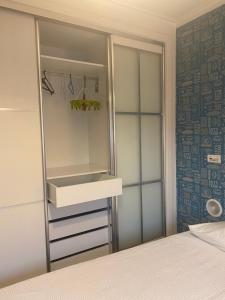 Séjour chez l'habitant Double room&comfortable&Lisbon&Cascais&beach&pool 7 Rua dos Lilazes 2760-076 Caxias -1