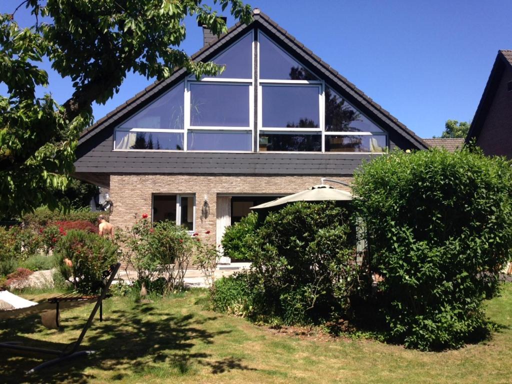 Düsseldorfer Privatzimmer Eifgenweg 7 EG und 1.OG, 40625 Düsseldorf