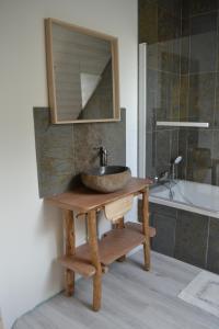 Séjour chez l'habitant ESCALE A VILLEPERDUE chambre NERINGA La Barillonnerie 37800 La Grande Maison -1
