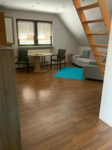 Ferien/ Monteurzimmer mit gemeinsam Wozi, Kü, Bad, WLAN