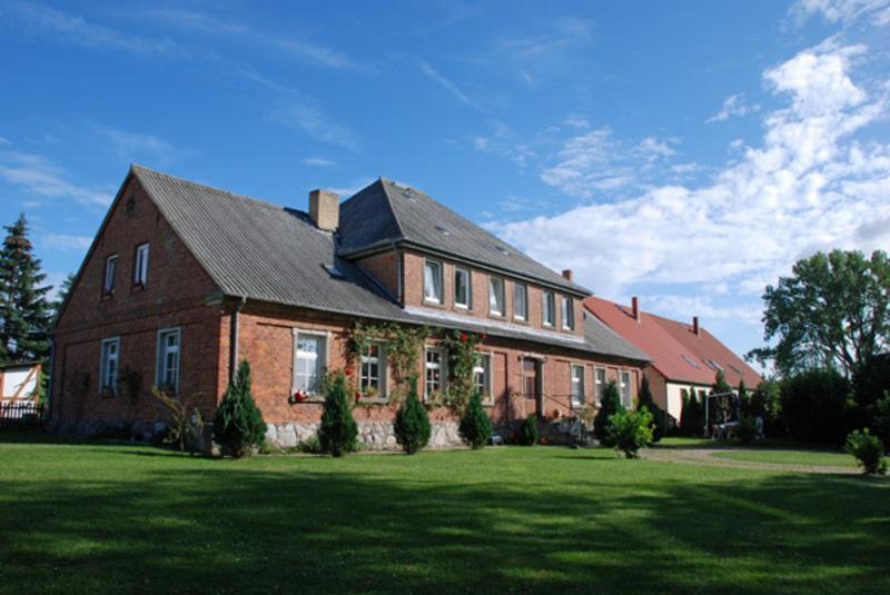 Ferienwohnungen im Gutshaus Gnies Dorfstraße 10, 18528 Gnies